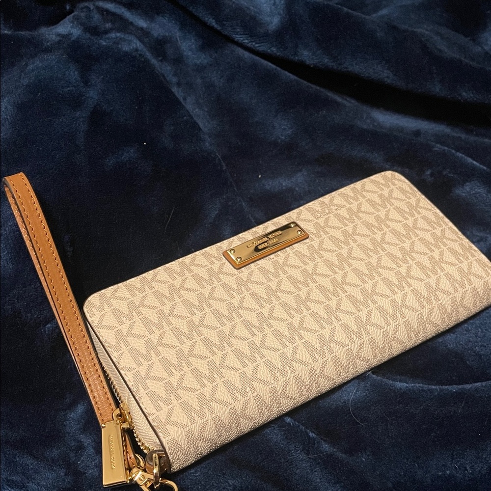 Michael Kors Wristlet Wallet NWOT